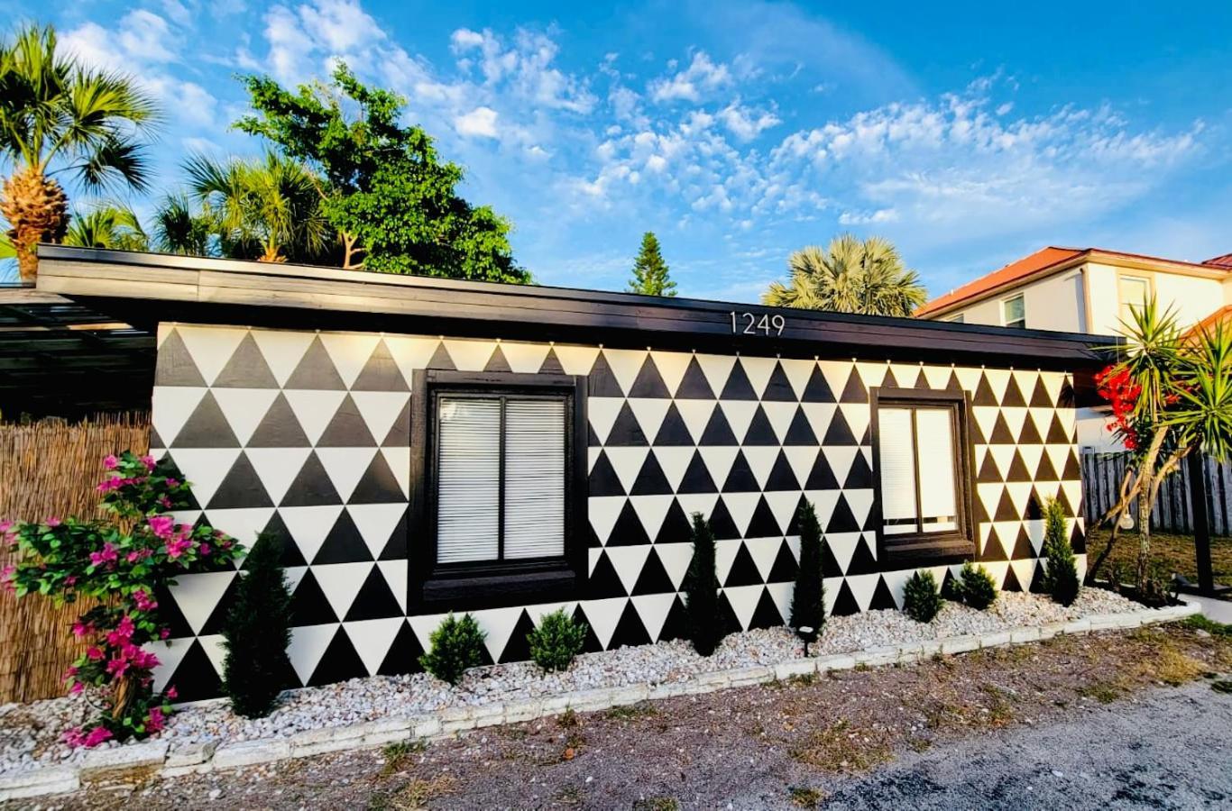 Apartment By The Sea 4 *